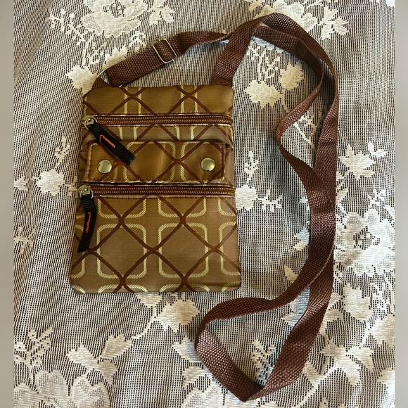 Beautiful and Practical Crossbody Bag - Picture 1 of 7